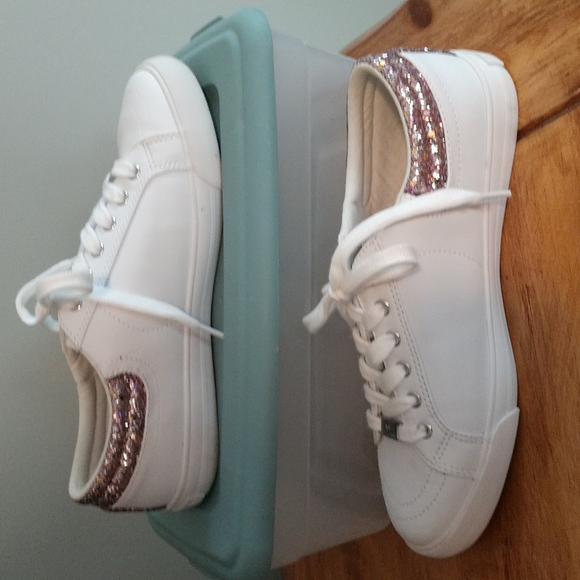 G by GUESS sneakers Size 9 - Picture 5 of 10